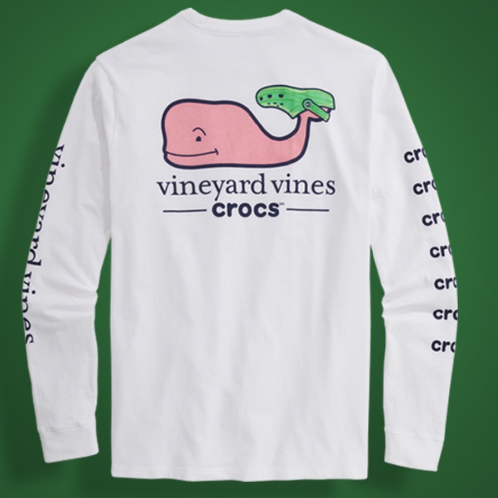 Vineyard Vines Men’s Limited-Edition
CROCS™ Whale Long-Sleeve Pocket Tee